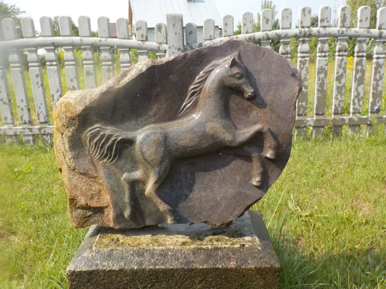 Rzeźba w kamieniu: techniki, materiały i inspiracje artystyczne