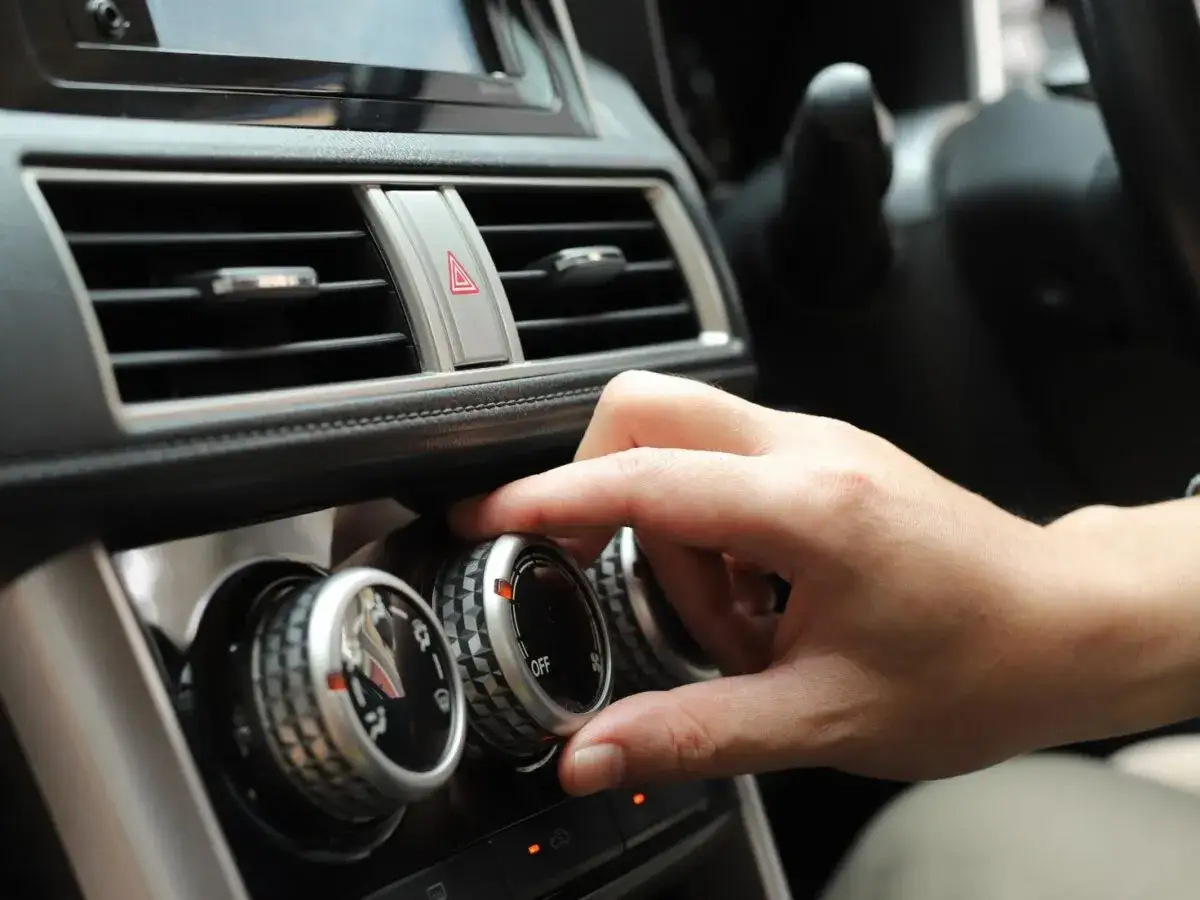 Brak ogrzewania w aucie? Poznaj przyczyny i skuteczne rozwiązania