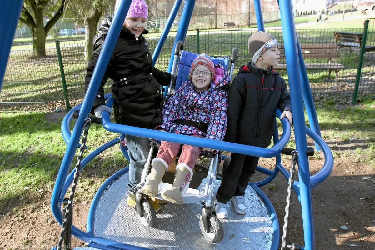 Bezpieczne place zabaw: Od kiedy otwarte? Co musi wiedzieć rodzic?