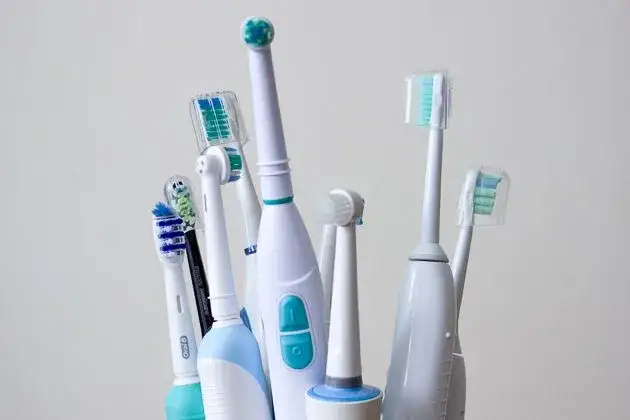 Szczoteczka soniczna: Czy warto? Opinia dentystów i porównanie