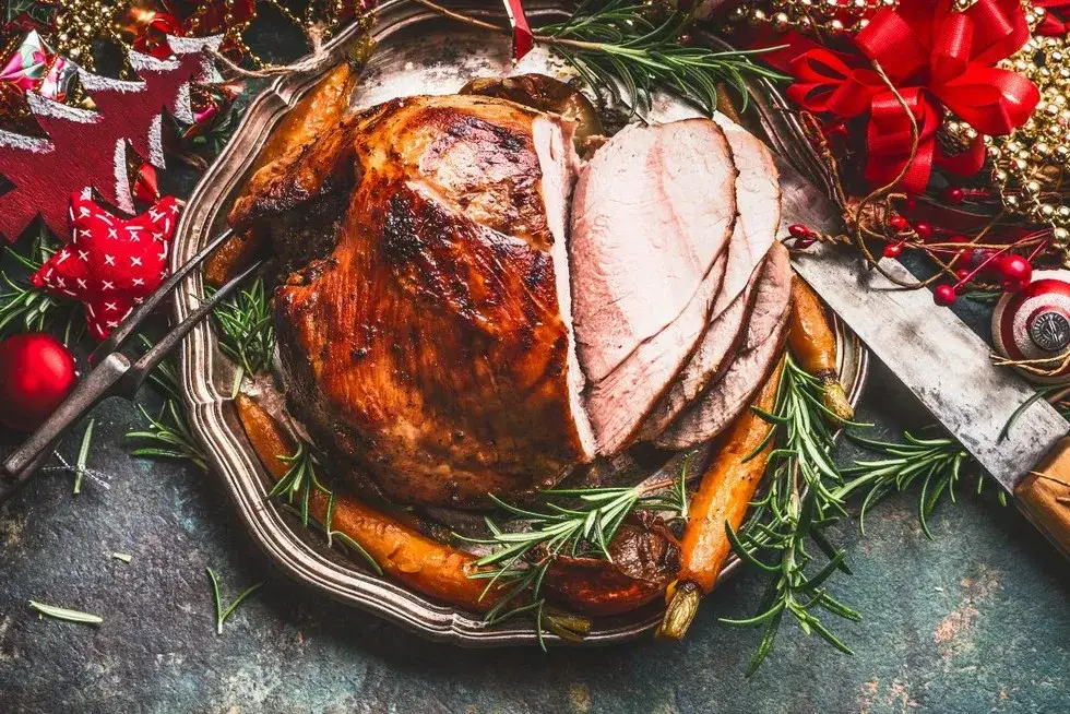 Jak piec mięso wieprzowe w piekarniku, by było soczyste i aromatyczne?