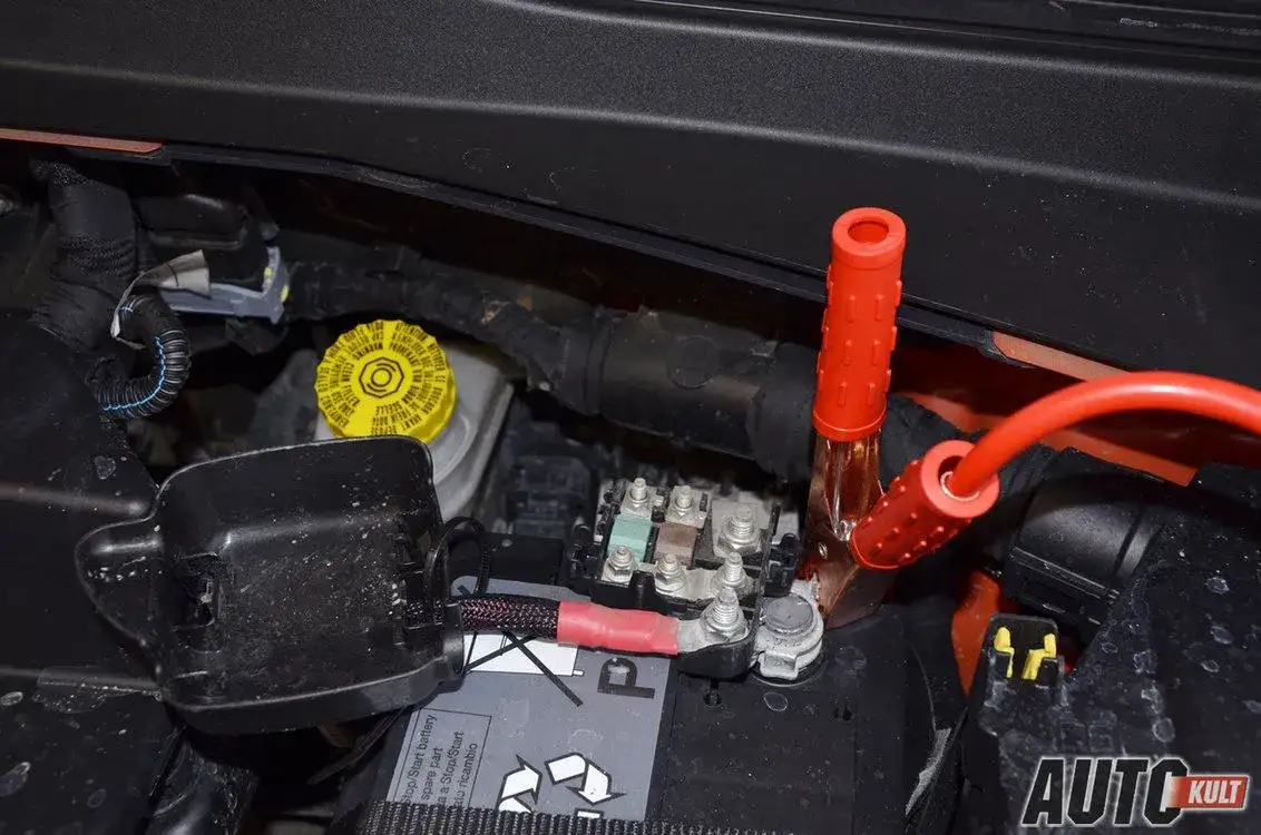 Gdzie jest rozrusznik w samochodzie? Poradnik krok po kroku!