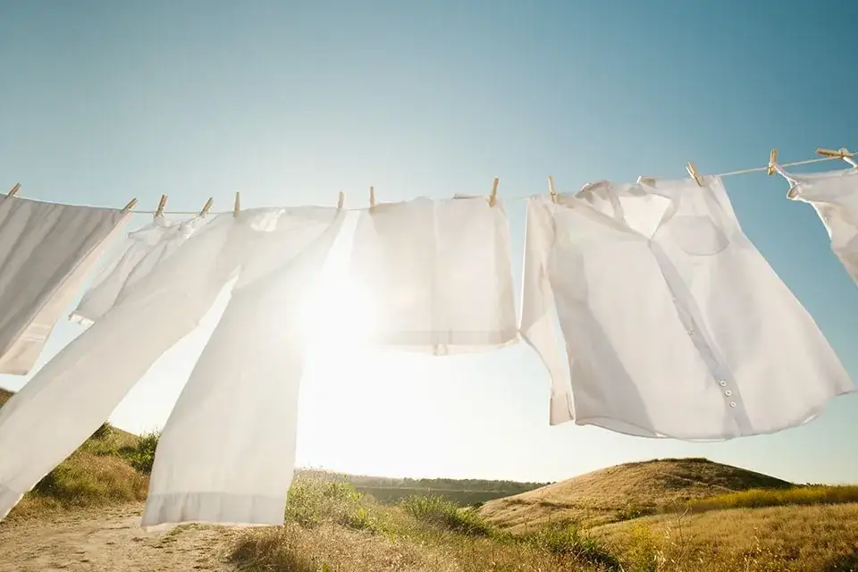 Jak usunąć plamy z wybielacza? Skuteczne metody na szybkie czyszczenie