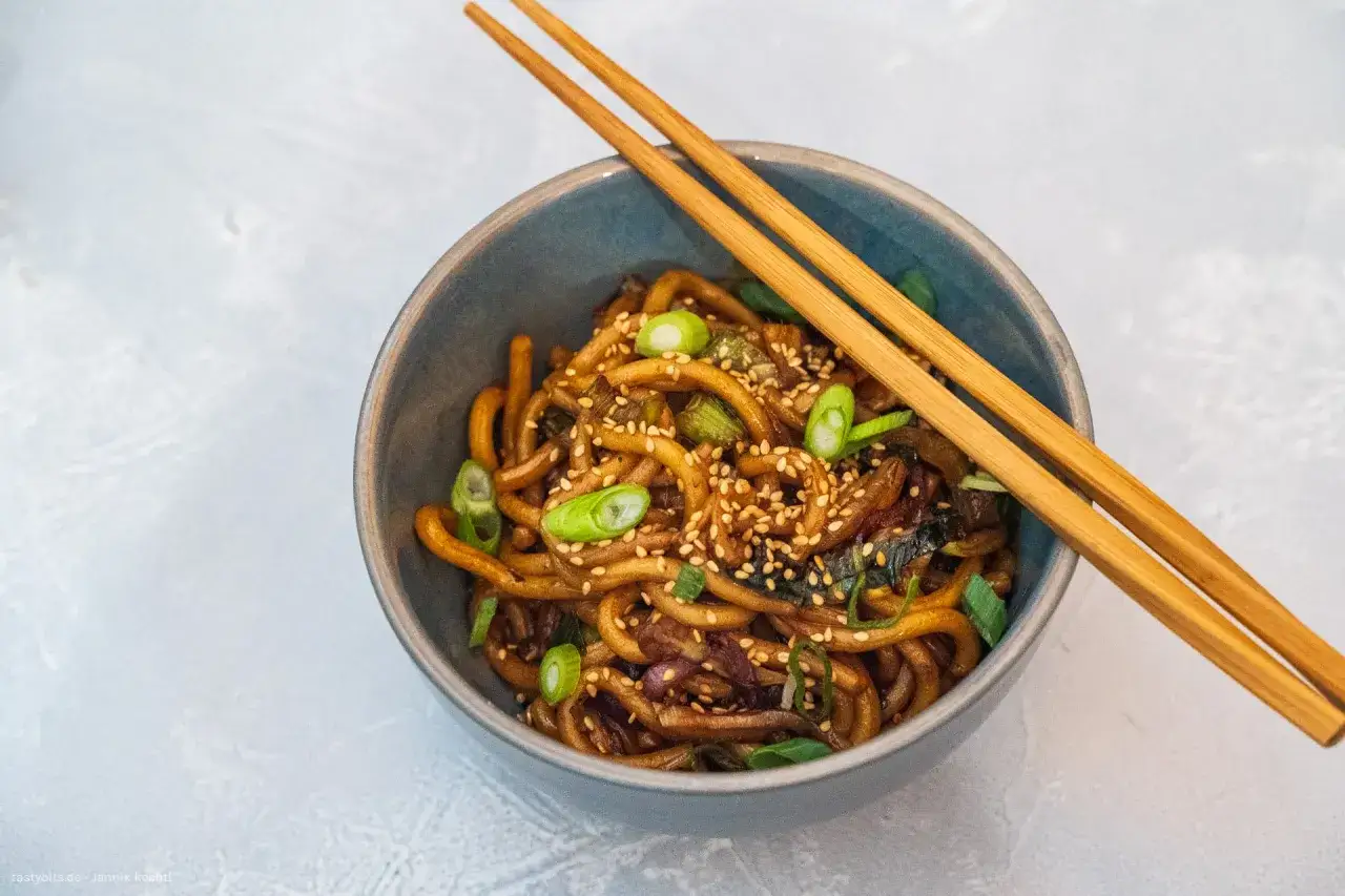 Udon-Nudeln: Schnelle Rezepte für Suppe & Wok | Einfach & Lecker