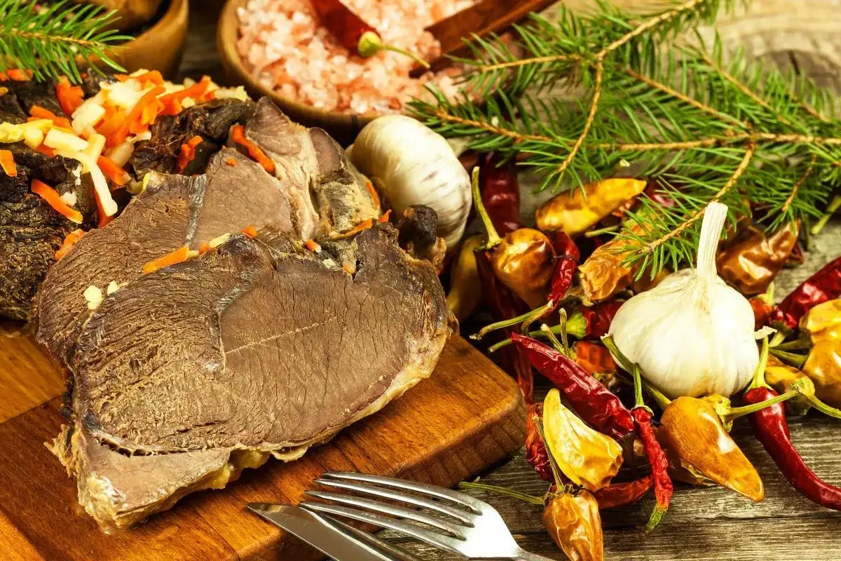 Jak przygotować dziczyznę do pieczenia, by uniknąć suchego mięsa