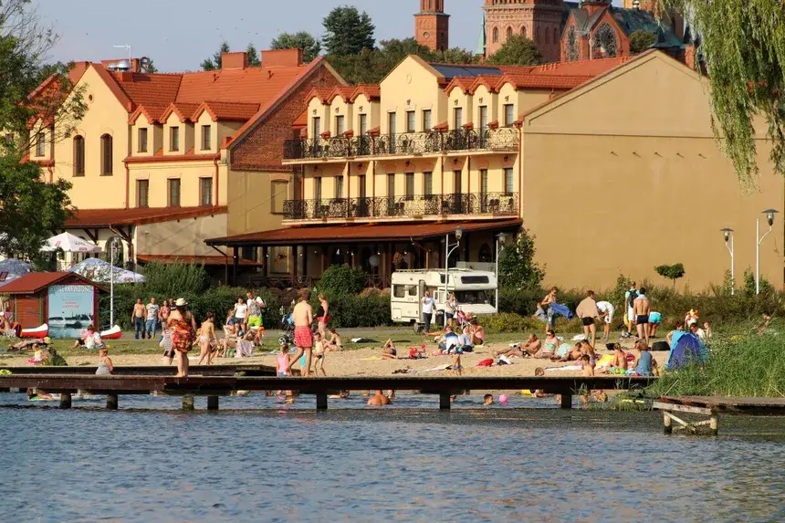 Jezioro Licheńskie: ukryte skarby i atrakcje, które musisz poznać