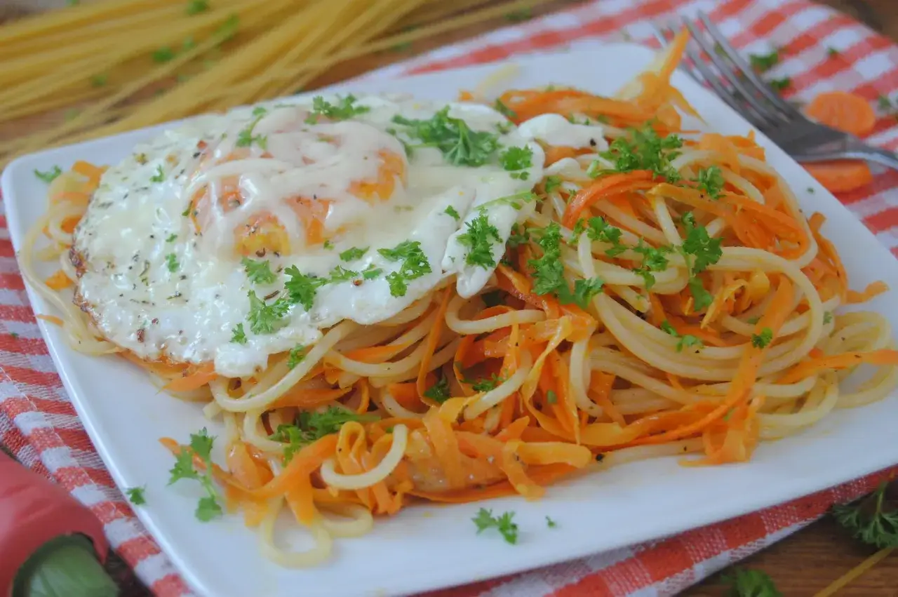 Prosty przepis na spaghetti z marchewką, który zachwyci Twoich bliskich