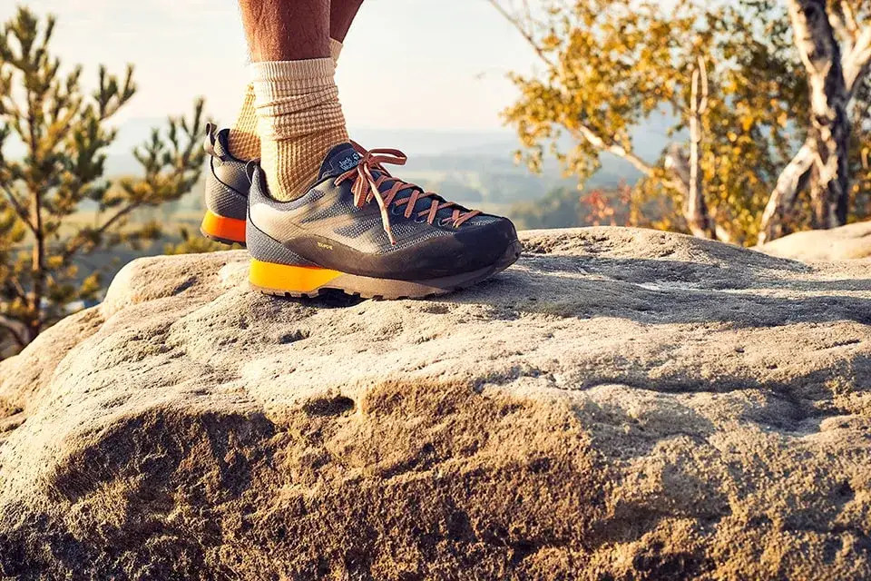 Skarpety trekkingowe na lato: Wybierz komfort bez pęcherzy!