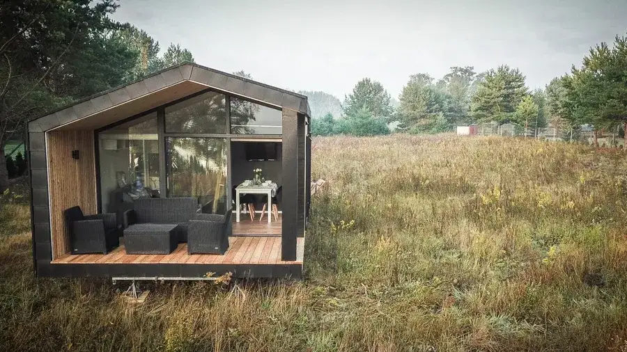 Jaki prąd na działce rekreacyjnej? Wybierz najlepszą taryfę i oszczędzaj