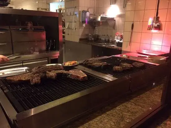 Grill Royal Berlin – eleganckie steki i niezapomniane widoki