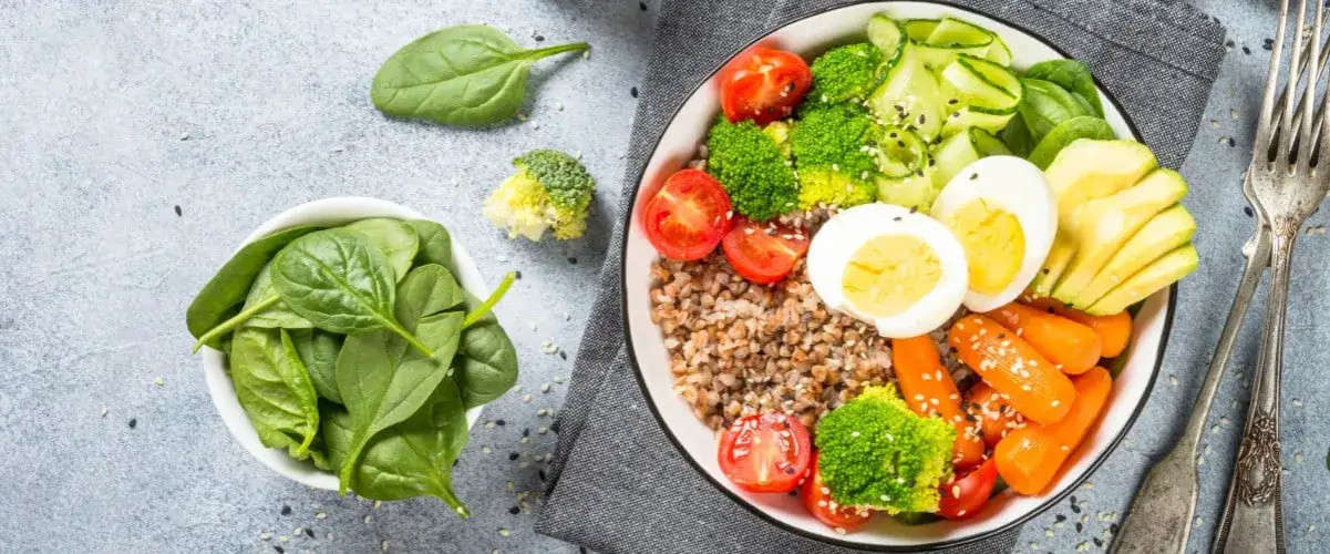 Jakie witaminy przy diecie wegetariańskiej? Kluczowe składniki, których brakuje