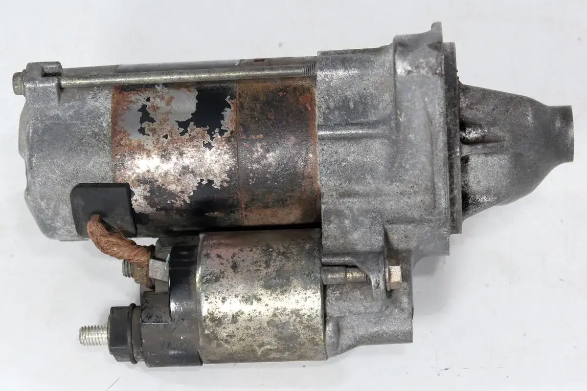 Gdzie jest rozrusznik Toyota Corolla E12 - szybka lokalizacja i demontaż