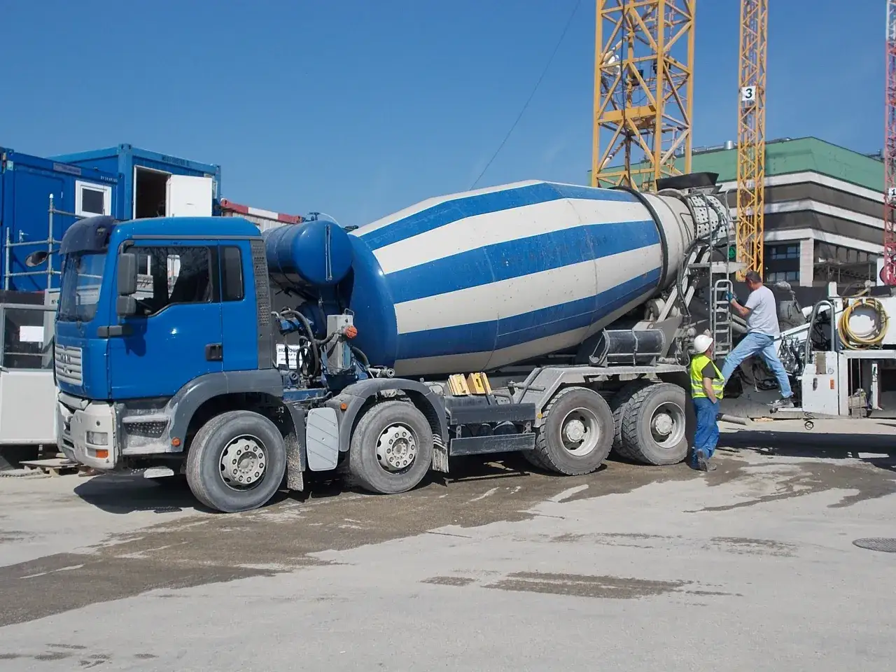 Ile kosztuje gruszka betonu? Pełna kalkulacja i ukryte koszty