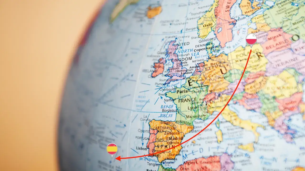 Mapa świata z zaznaczoną trasą z Polski na Wyspy Kanaryjskie, pokazującą, gdzie leżą wyspy kanaryjskie.