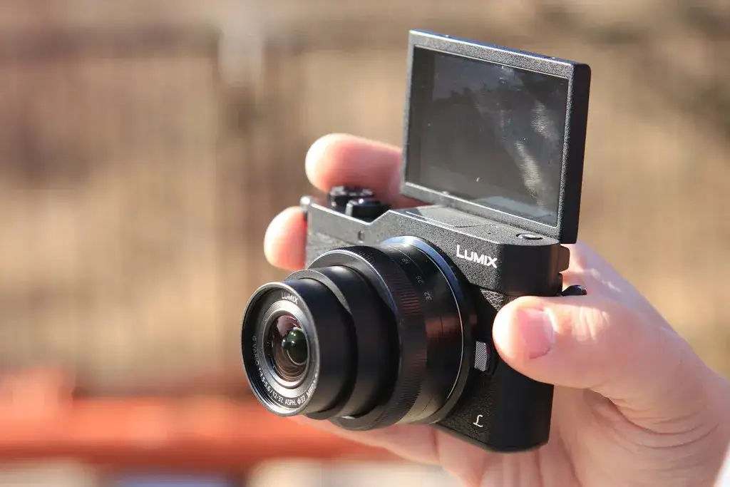 Lustrzanka do 1000 zł: Używany aparat na start czy warto?