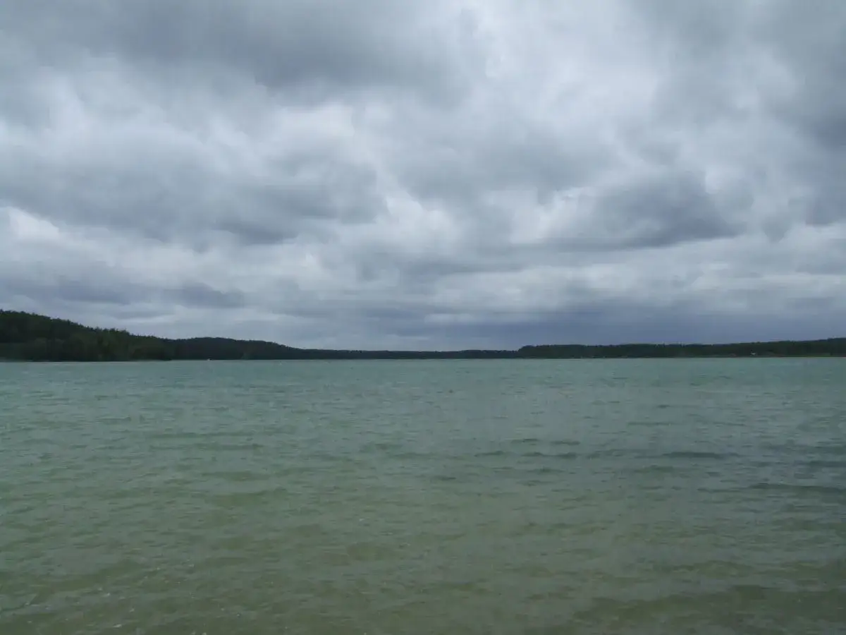 Jezioro Wielewskie – raj dla wędkarzy i miłośników przyrody