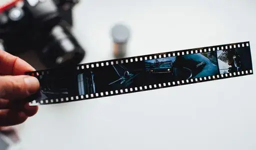 Gdzie wywołać kliszę? Wybierz najlepszy lab, ceny i skany