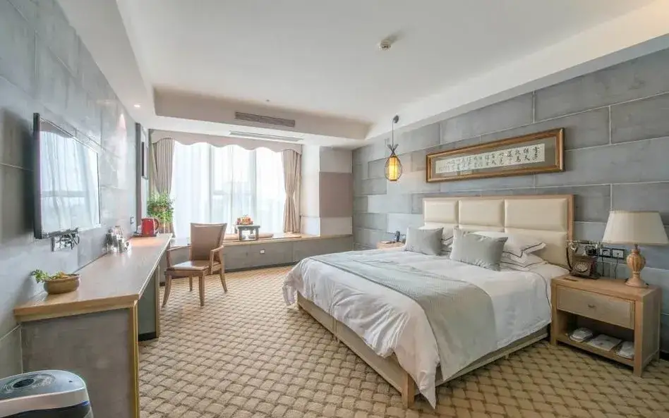 VAT za noclegi: 8% czy 23%? Uniknij błędów i kar!