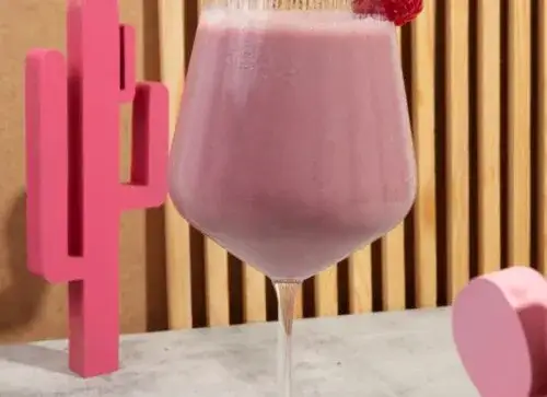 Różowy gin – odkryj sekrety idealnego koktajlu i jego historię