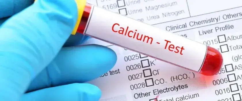 Podwyższony wapń u dziecka: przyczyny, objawy i co robić?