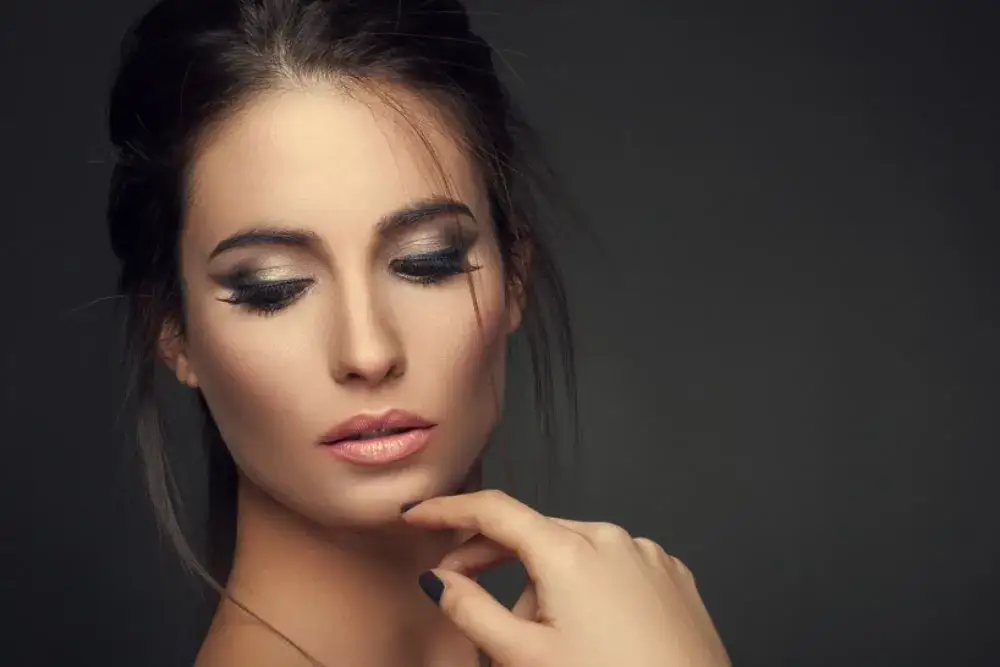 Jaki kolor szminki dla brunetek? Odkryj idealne odcienie dla Ciebie