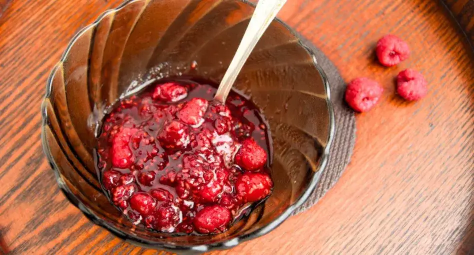 Dżem malinowy bez cukru: Zdrowy przepis, zagęszczanie i pasteryzacja