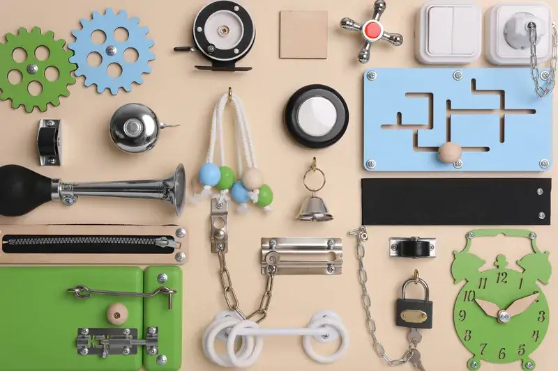 Jak zrobić tablicę sensoryczną, która rozweseli Twoje dziecko i pobudzi zmysły