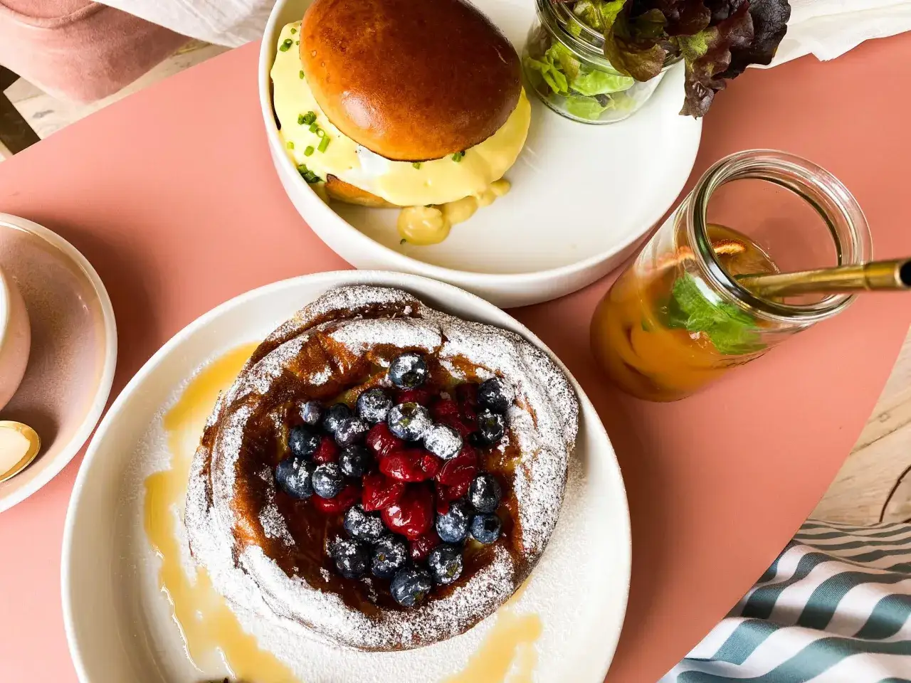 Gdzie zjeść w Warszawie? Odkryj najlepsze miejsca na pyszne jedzenie