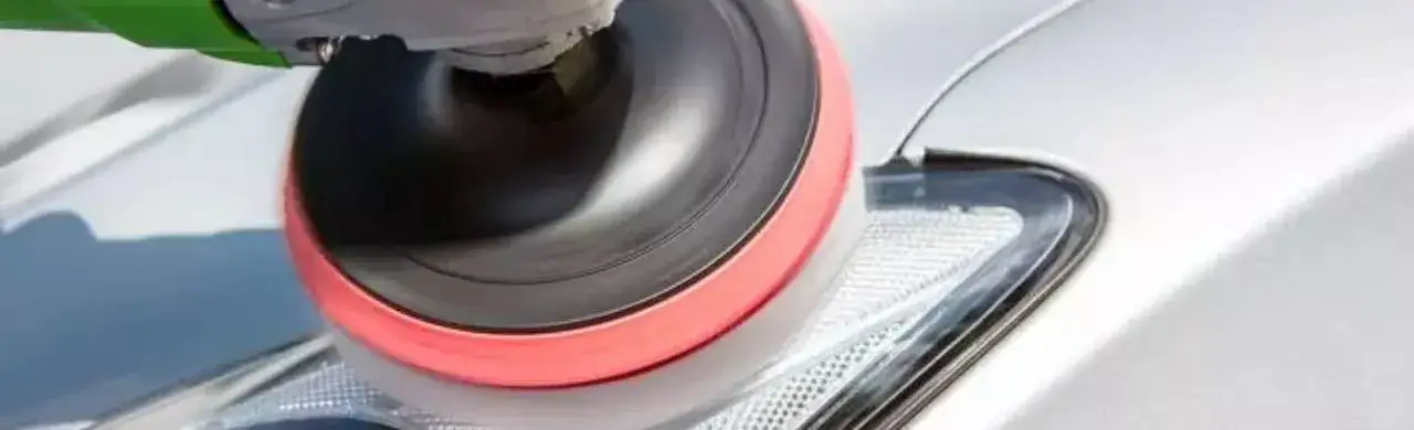 Jak wypolerować lampy w samochodzie, by poprawić ich wygląd i bezpieczeństwo