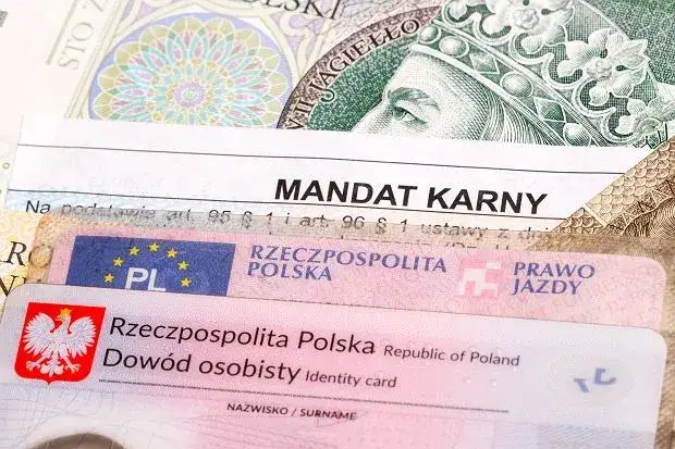 Ile mandatu za brak prawa jazdy? Sprawdź kary i konsekwencje