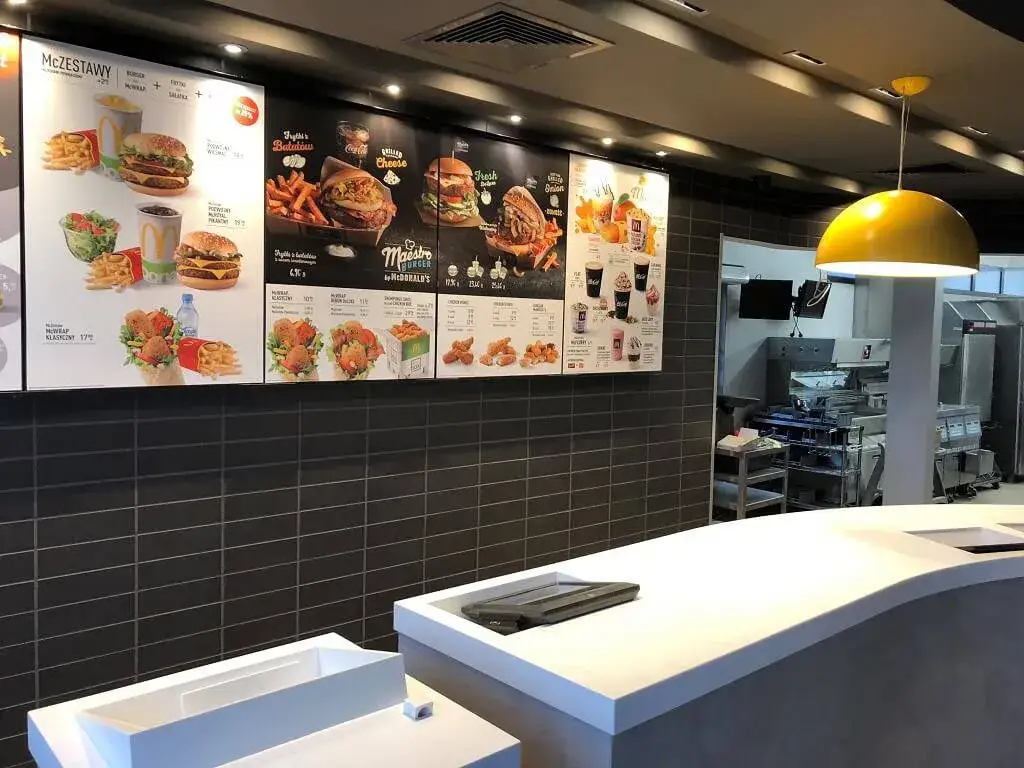 Ile kosztują burgery maestro w McDonald's? Ceny, które zaskoczą!