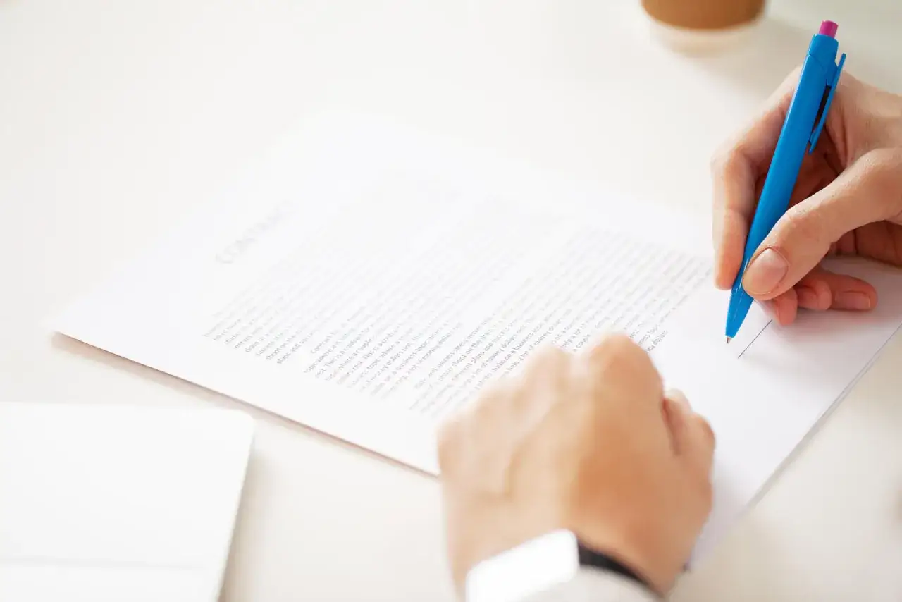 Sprzedaż firmy: Pracownicy przechodzą automatycznie? Prawa i obowiązki