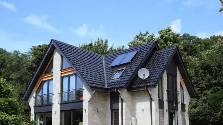 Ile dachówek na palecie? Sprawdź, ile zaoszczędzisz na zakupie