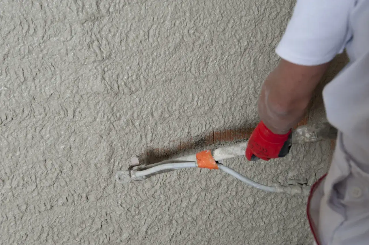 Idealna gładź na tynk cementowo wapienny. Uniknij najczęstszych błędów!