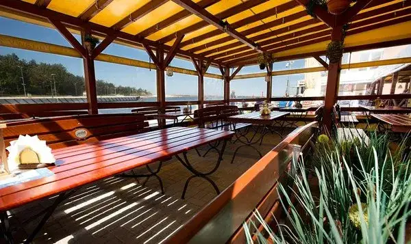 Gdzie zjeść w Mrzeżynie? Odkryj najlepsze restauracje i smaki