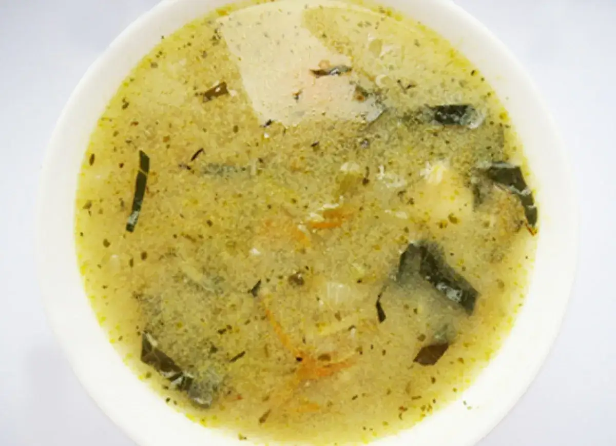 Zupa ogórkowa wegetariańska: przepis krok po kroku i sekretny składnik