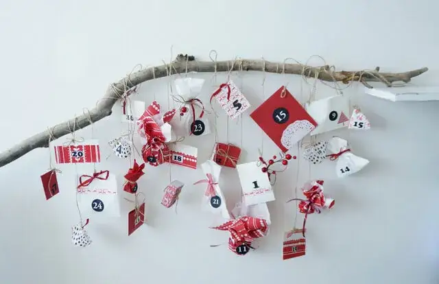 Kalendarz Adwentowy z Kartonu DIY: Prosty Przewodnik Krok po Kroku