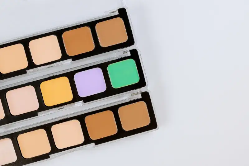 Jaki kolor korektora na sińce pod oczami? Oto najlepsze wybory