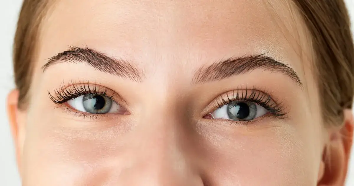 Jak przyciemnić rzęsy bez tuszu i uzyskać naturalny efekt