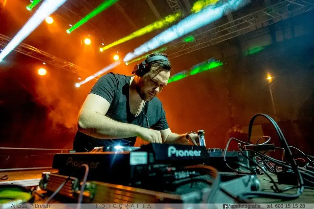 CEMF: Cekcyn i muzyka elektroniczna dlaczego to kultowy festiwal?