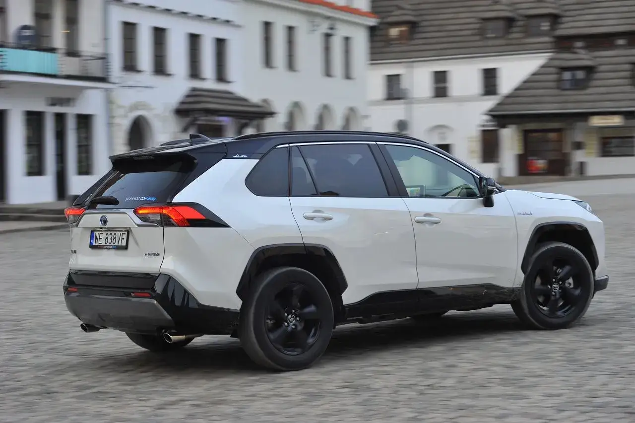 Toyota RAV4 IV - który silnik wybrać? Poradnik dla kupujących