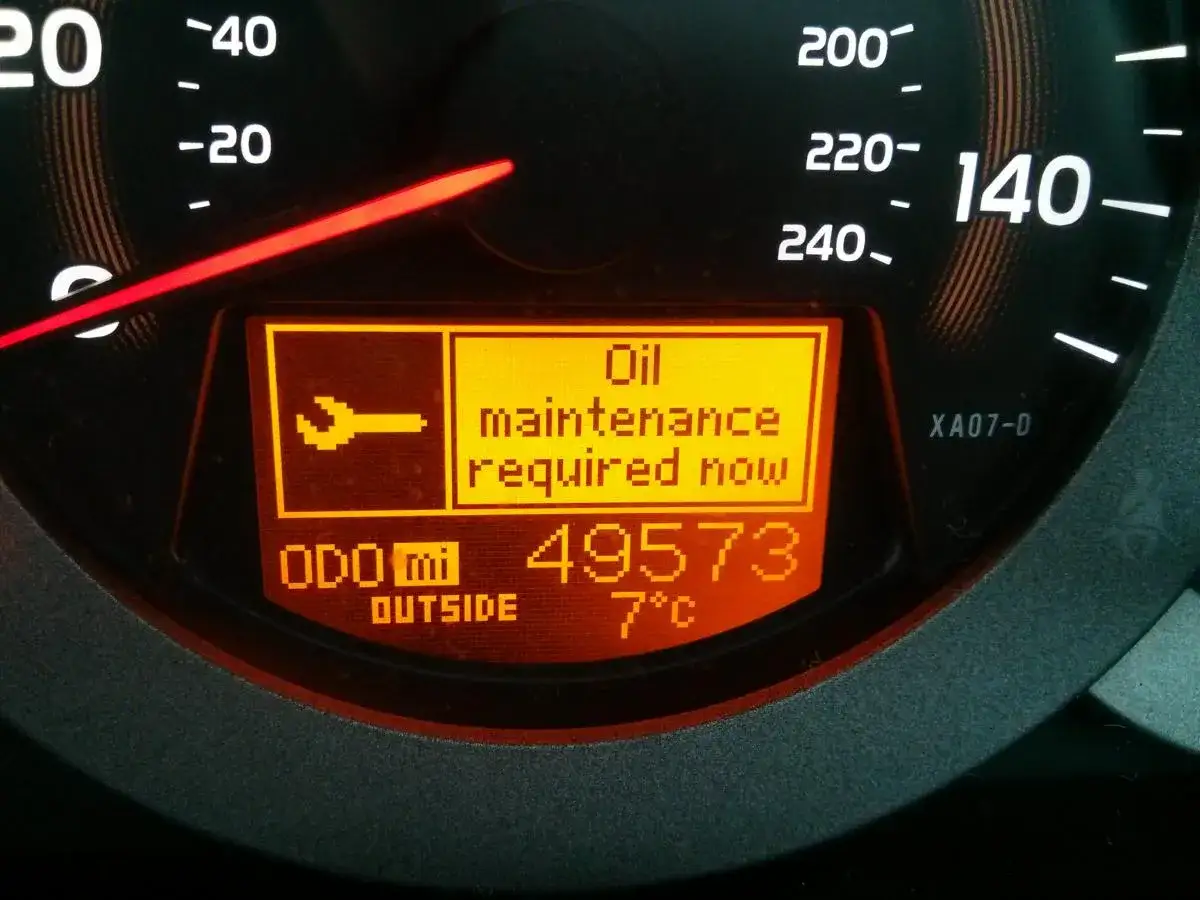 Co oznacza komunikat oil maintenance required w Toyocie?