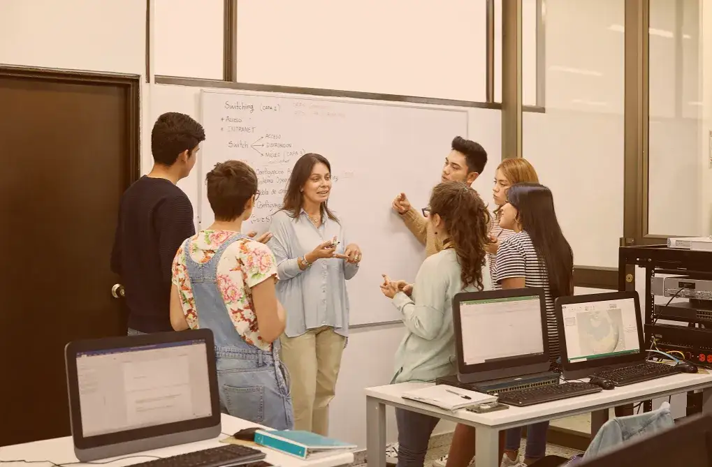 Czy słuchacz szkoły policealnej ma status ucznia? Sprawdź ważne informacje