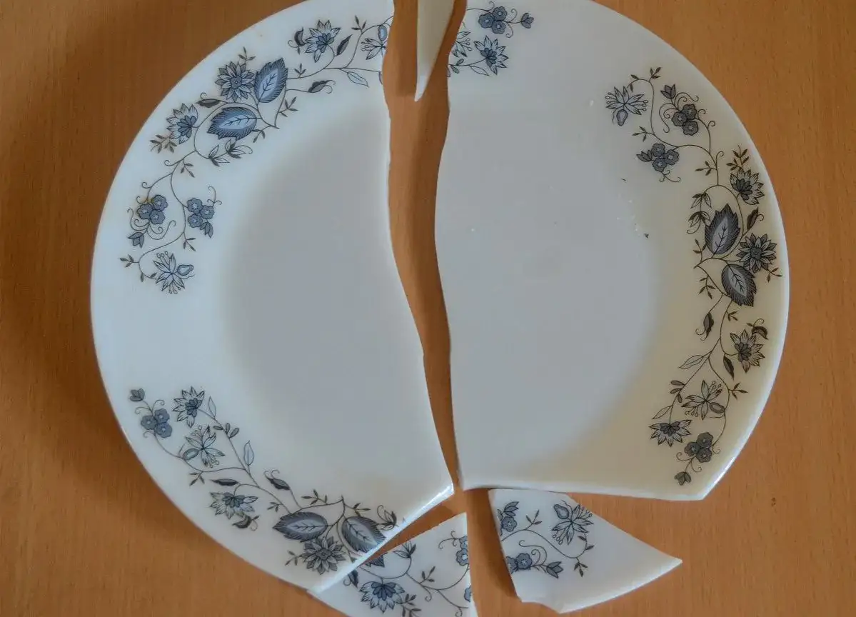 Gdzie wyrzucić talerze? Poznaj właściwe metody utylizacji