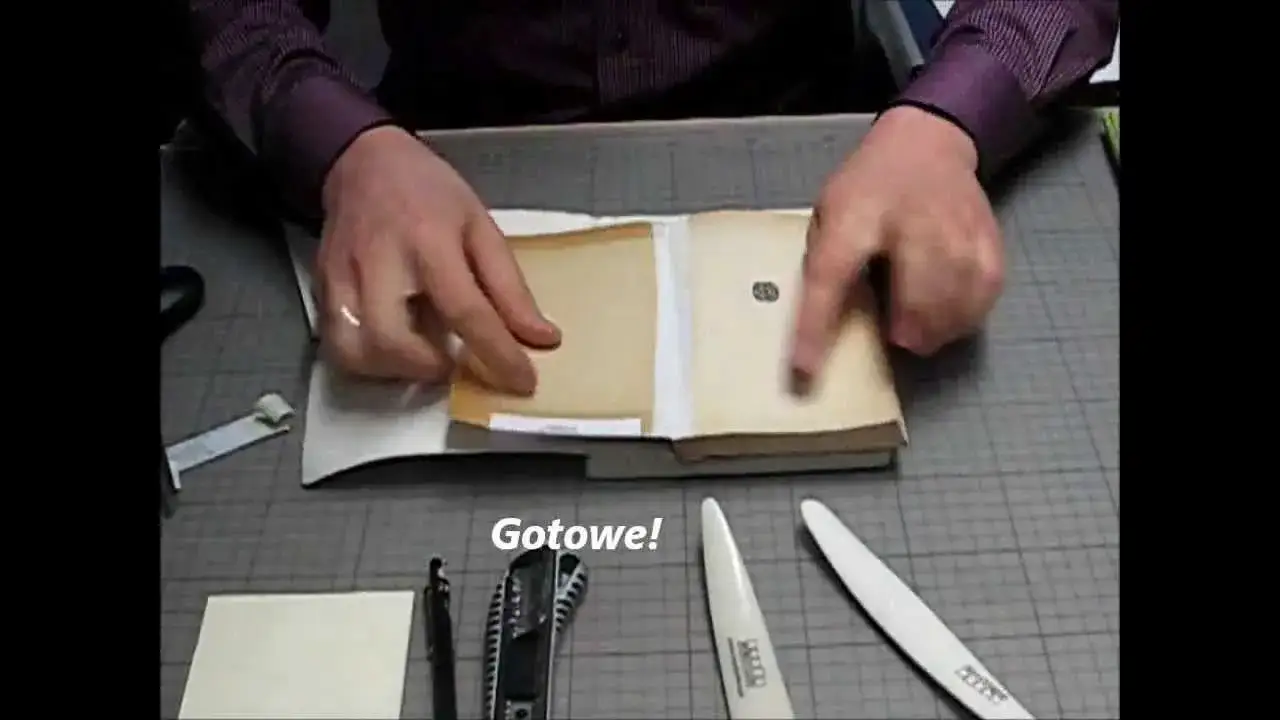 Jak skleić książkę? Napraw grzbiet i kartki w domu!