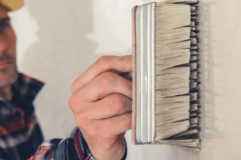 Zrób grunt do ścian sam: oszczędność czy ryzyko? Poradnik