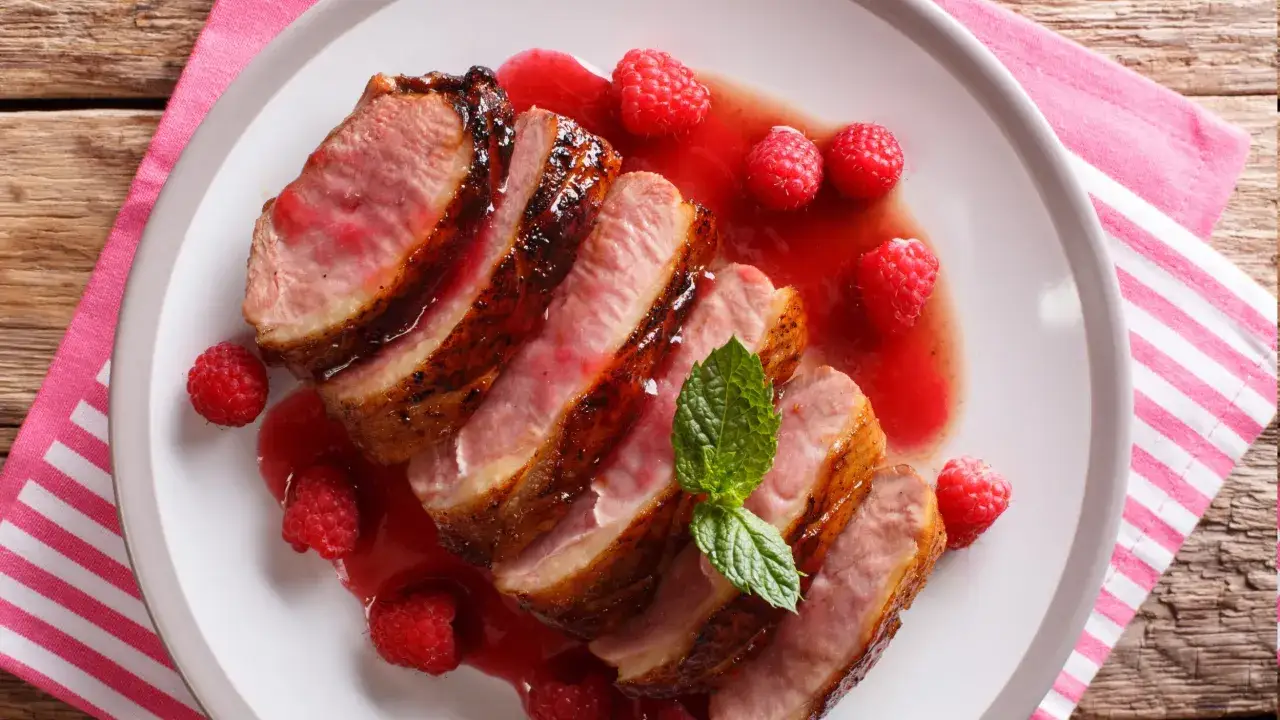 Jak zrobić sos malinowy - prosty przepis, który zachwyci smakiem