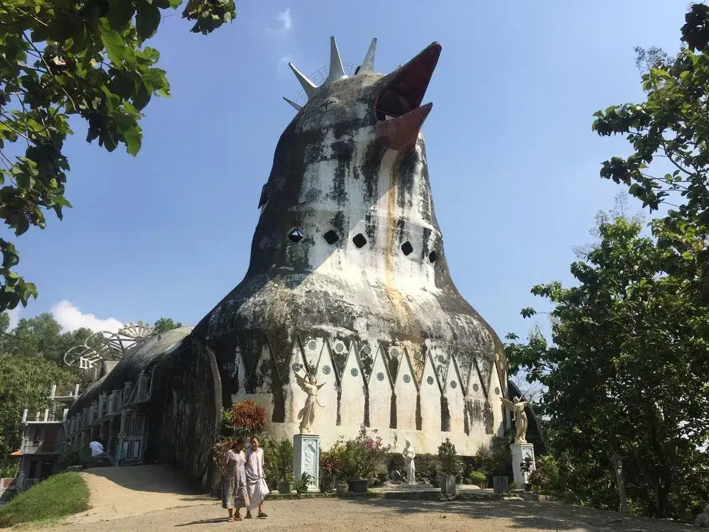 Kościół z kogutem - odkryj znaczenie symbolu w wierze chrześcijańskiej
