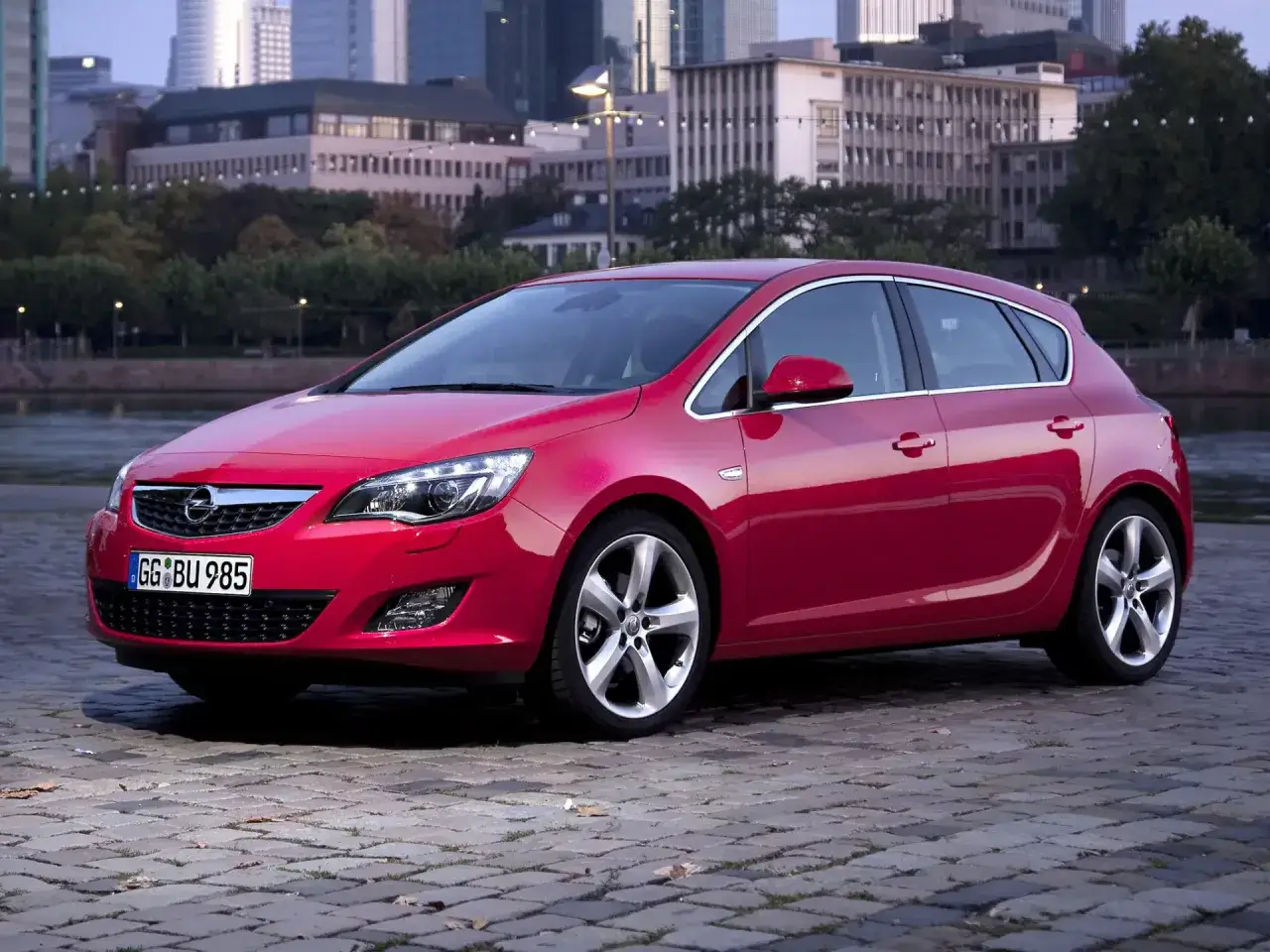 Opel Astra J: Jaki silnik benzynowy wybrać, aby uniknąć problemów?