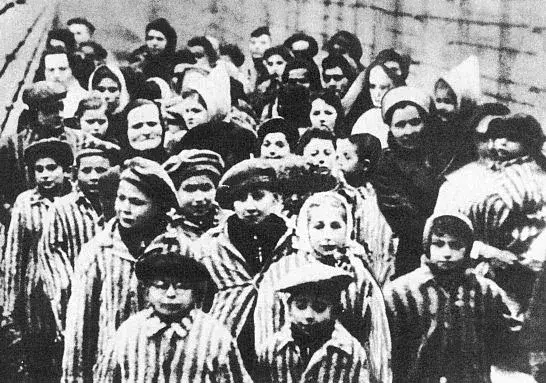 Kto wyzwolił Auschwitz? Prawda o bohaterach i tragedii obozu